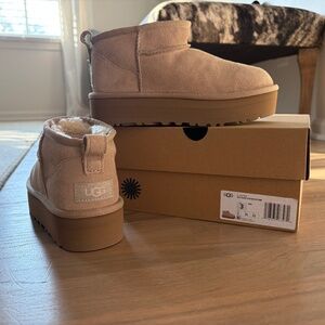UGGS kids classic ultra mini platform size 3